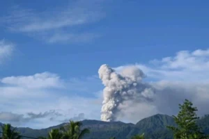 gunung-dukono-tiga-pendaki-tewas-terjangkau-material-vulkanik