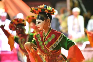 mahkota-binokasih-asli-diarak-terbuka-di-pawai-budaya-bandung